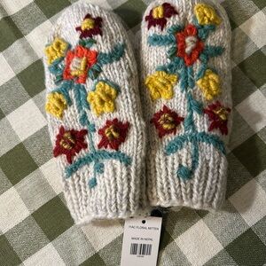 Cracker Barrel Floral Knit Mittens - Cream, Red, Yellow, Blue